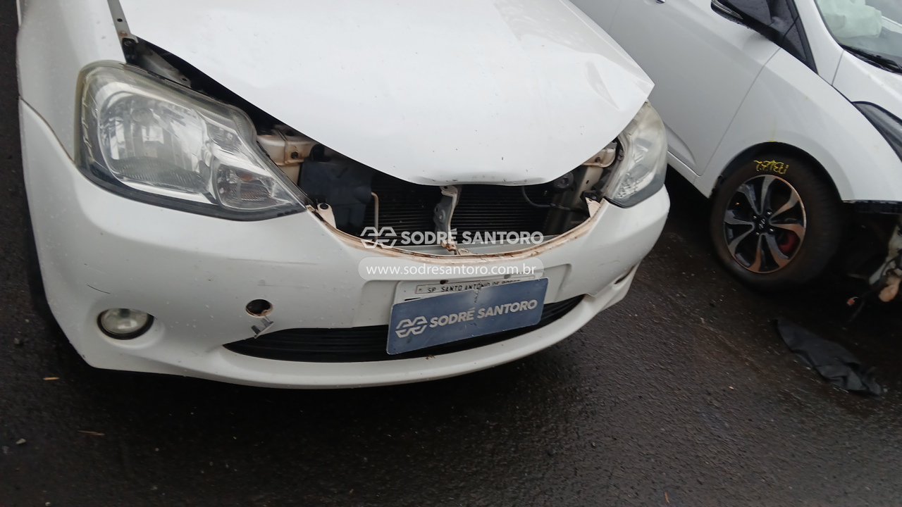 Toyota Etios SD XS - 2015/2016 — foto 11 de 11