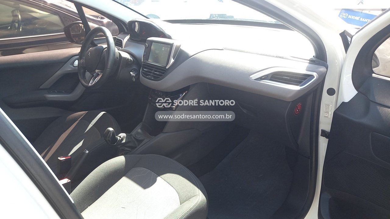 Peugeot 208 Act Pack MT - 2017/2017 — foto 8 de 12