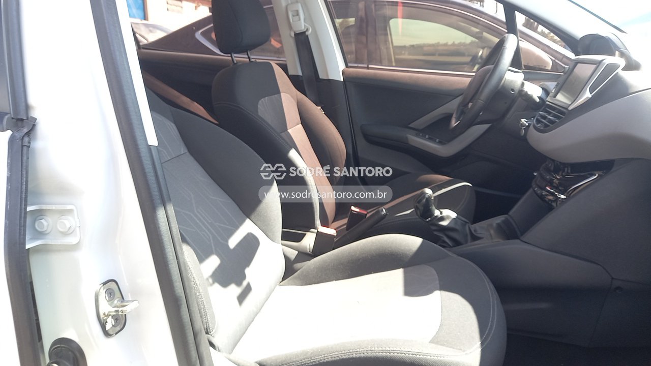 Peugeot 208 Act Pack MT - 2017/2017 — foto 9 de 12