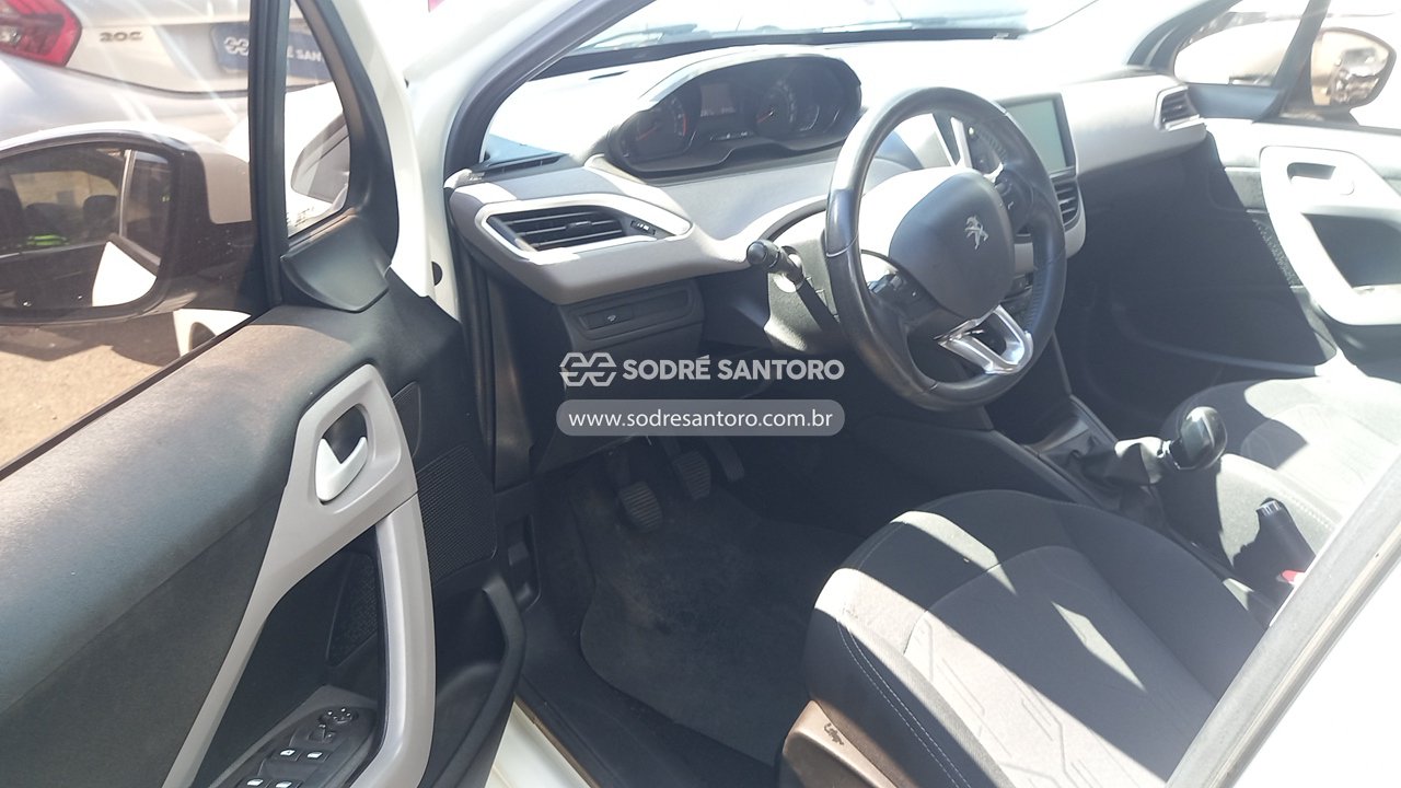 Peugeot 208 Act Pack MT - 2017/2017 — foto 6 de 12
