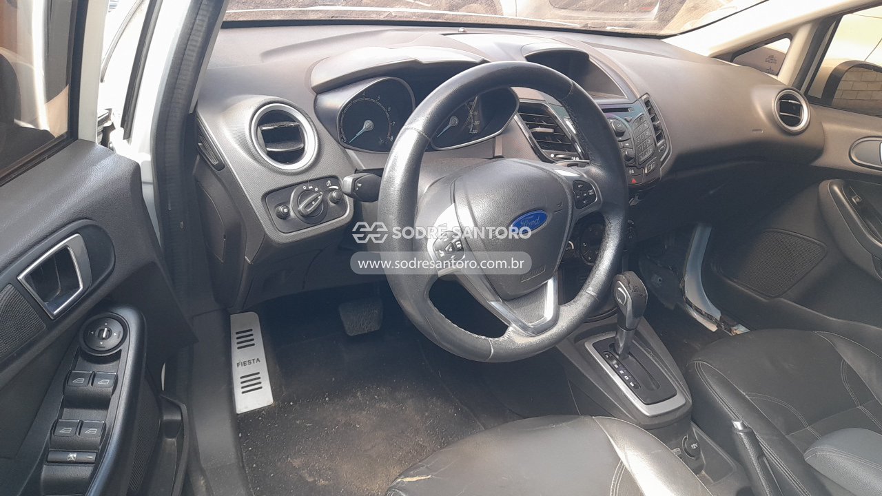 Ford Fiesta HA 1.6l TI A - 2014/2015 — foto 6 de 12
