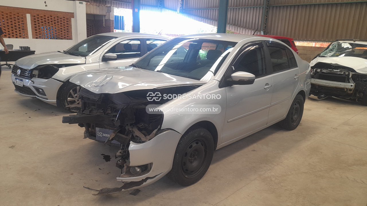Volkswagen Polo Sedan 1.6 - 2014/2014 — foto 3 de 12