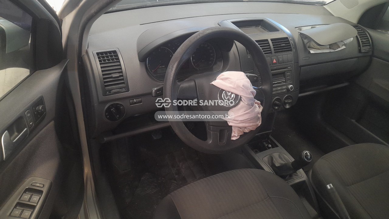Volkswagen Polo Sedan 1.6 - 2014/2014 — foto 6 de 12