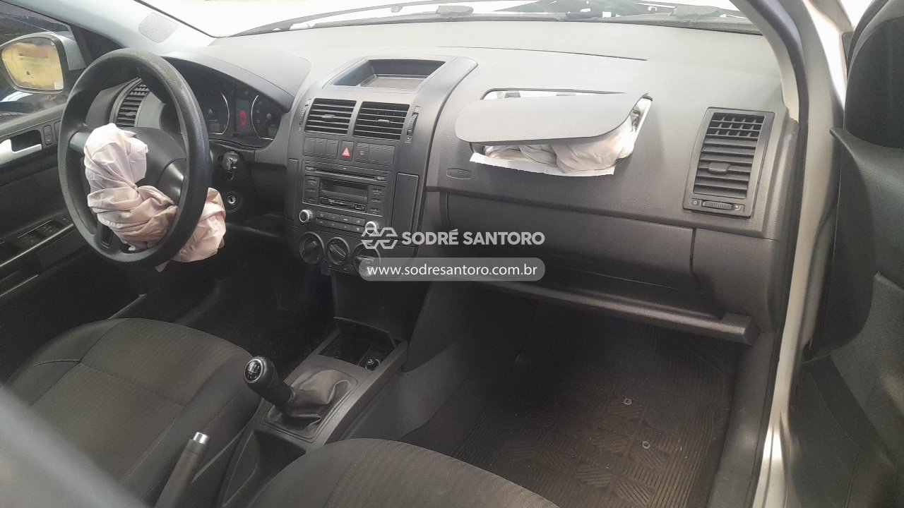 Volkswagen Polo Sedan 1.6 - 2014/2014 — foto 8 de 12