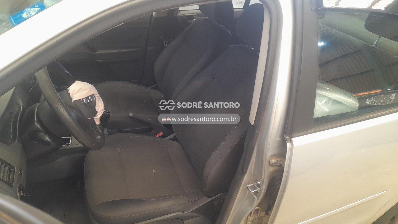 Volkswagen Polo Sedan 1.6 - 2014/2014 — foto 9 de 12