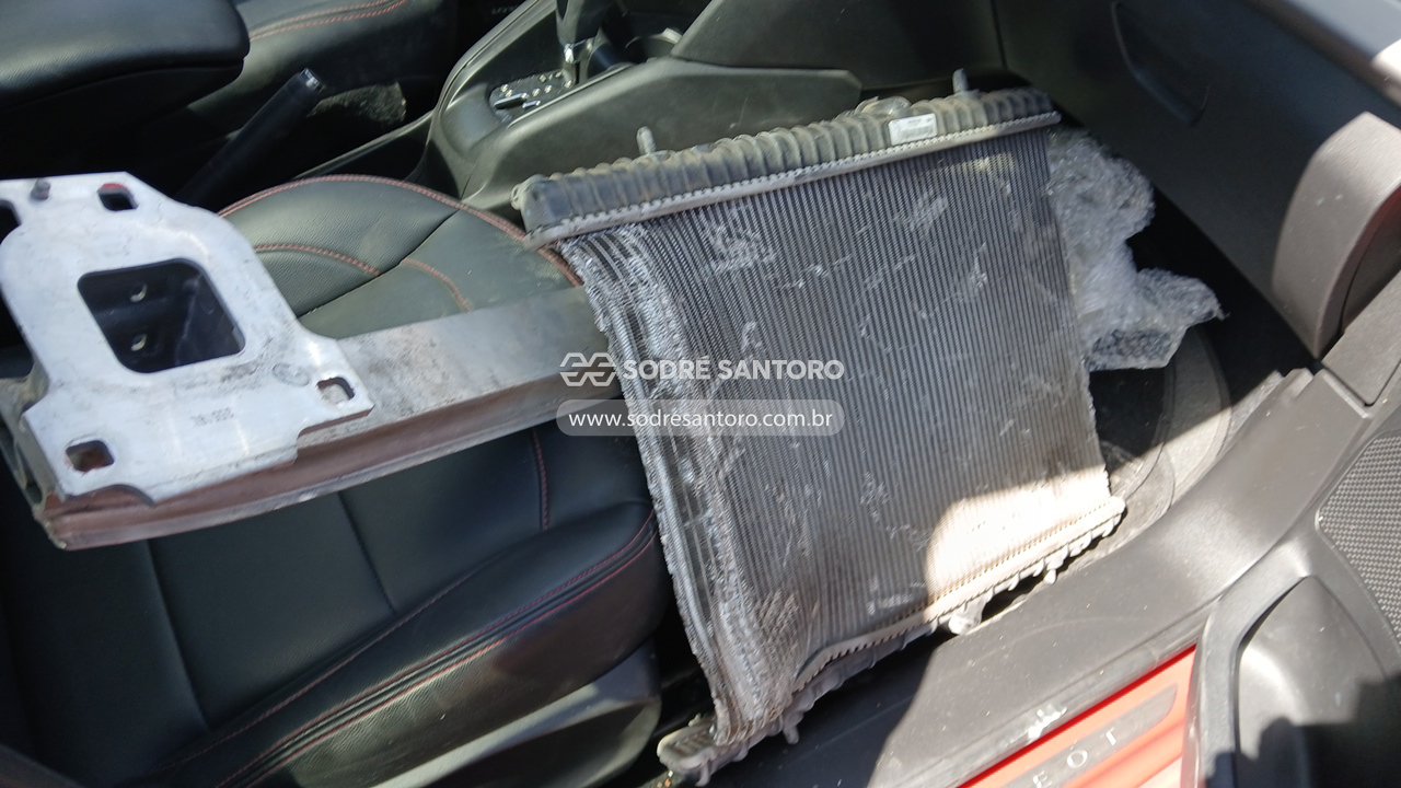 Peugeot 208 Griffe AT - 2017/2017 — foto 10 de 12
