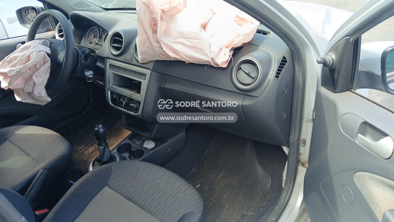 Volkswagen Gol 1.0 City - 2014/2014 — foto 8 de 12