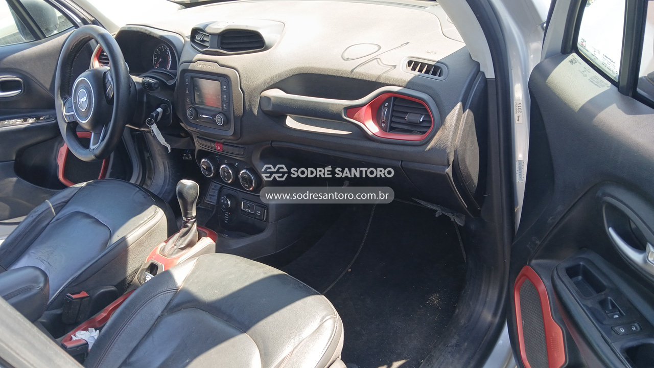Jeep Renegade Thawk AT - 2015/2016 — foto 8 de 12