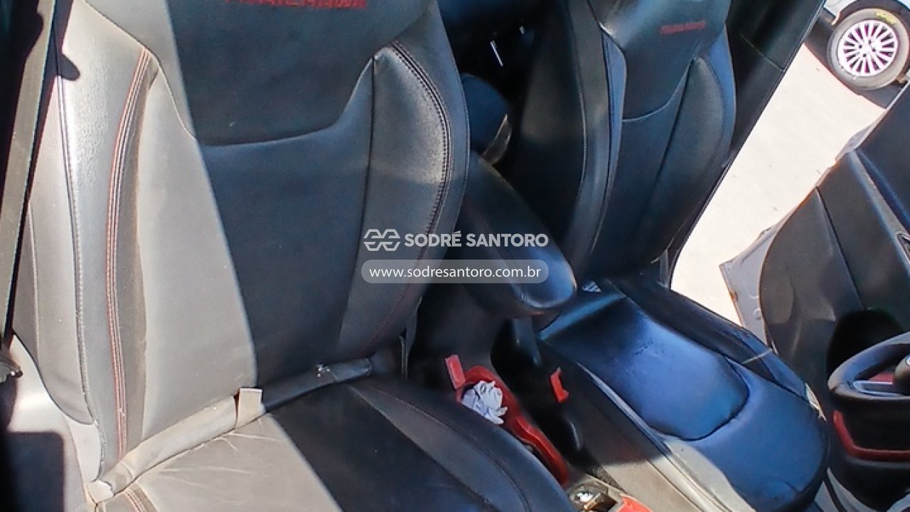 Jeep Renegade Thawk AT - 2015/2016 — foto 9 de 12