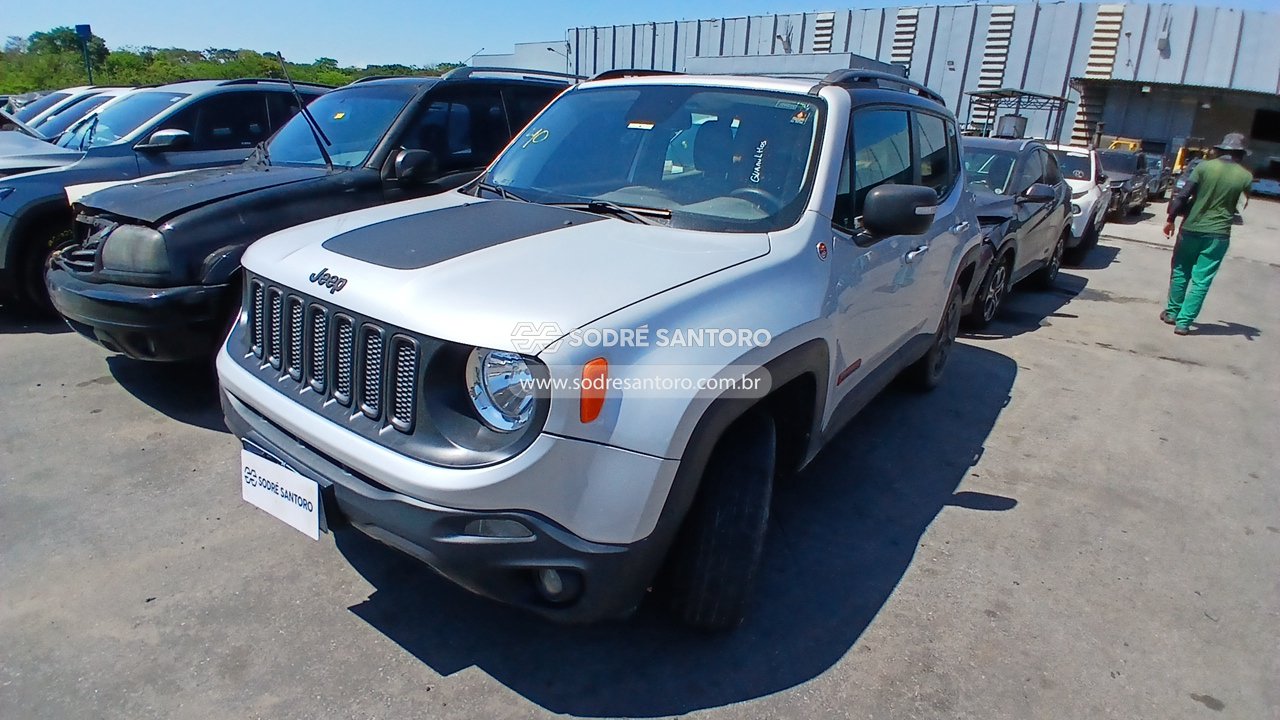 Jeep Renegade Thawk AT - 2015/2016 — foto 3 de 12