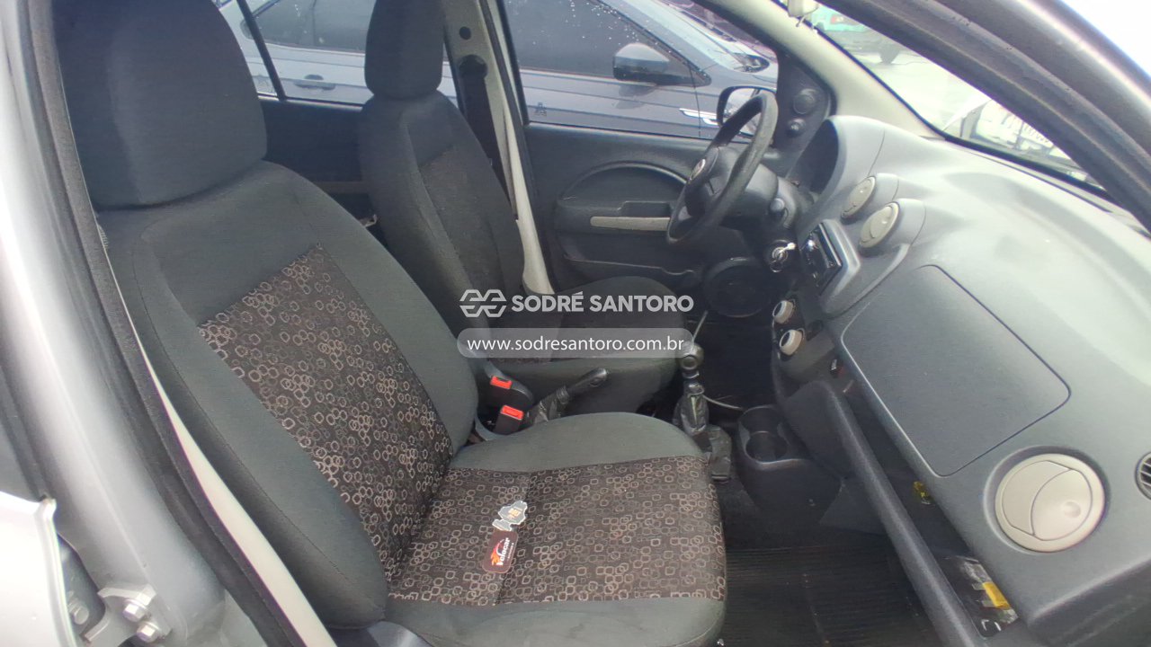 Fiat Uno Vivace 1.0 - 2010/2011 — foto 9 de 12