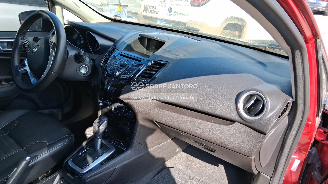 Ford Fiesta SD 1.6 Ltia - 2015/2015 — foto 8 de 10