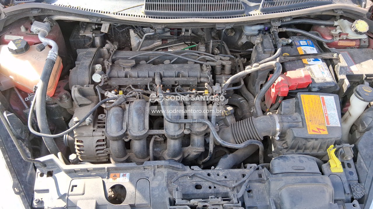 Ford Fiesta SD 1.6 Ltia - 2015/2015 — foto 5 de 10