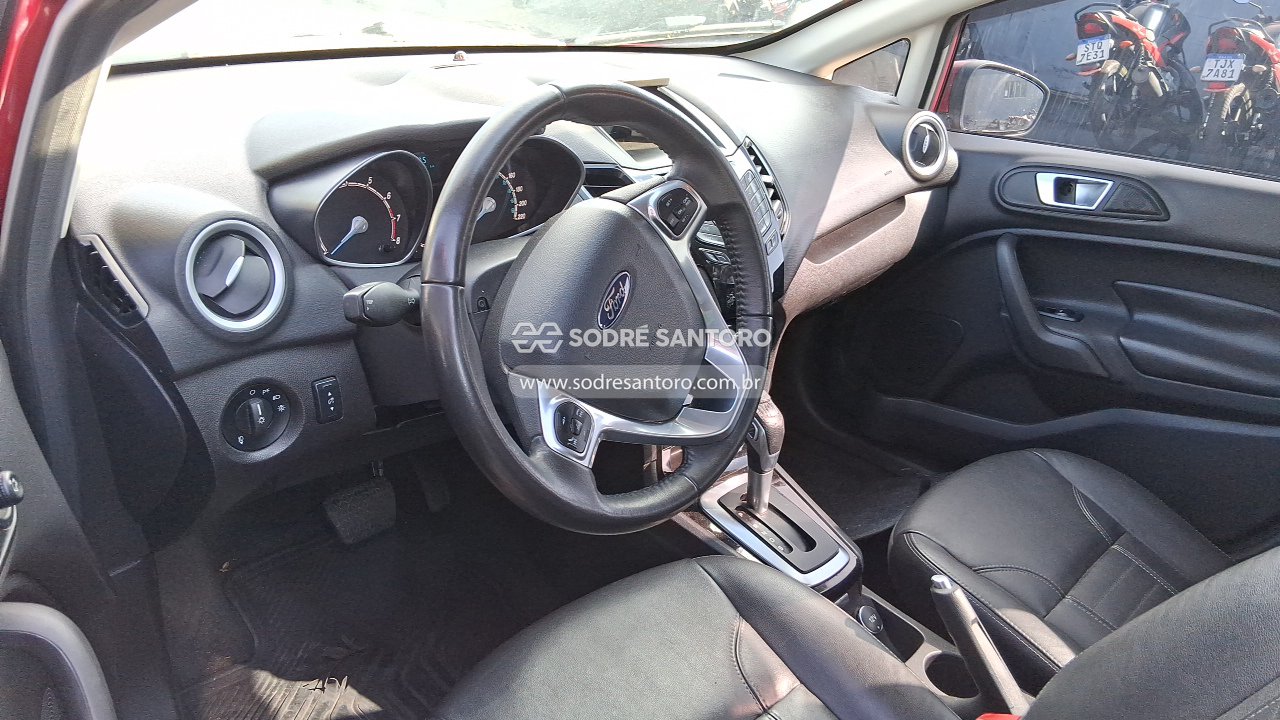 Ford Fiesta SD 1.6 Ltia - 2015/2015 — foto 6 de 10