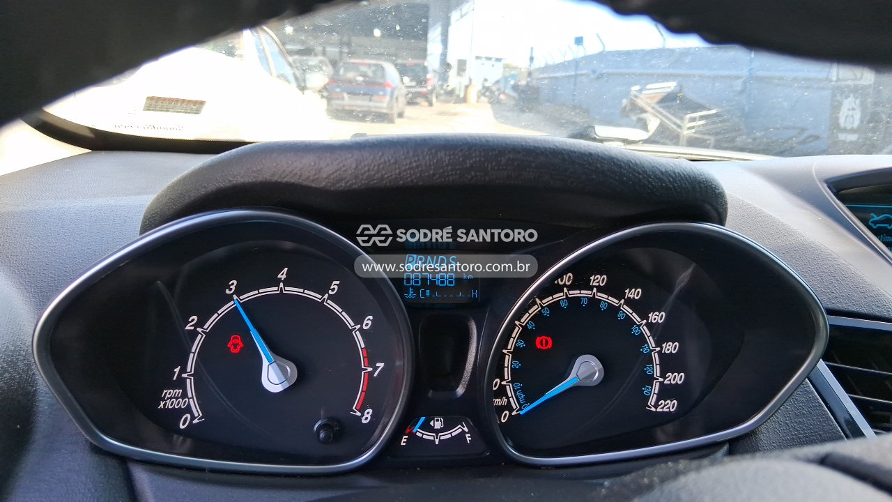 Ford Fiesta SD 1.6 Ltia - 2015/2015 — foto 7 de 10