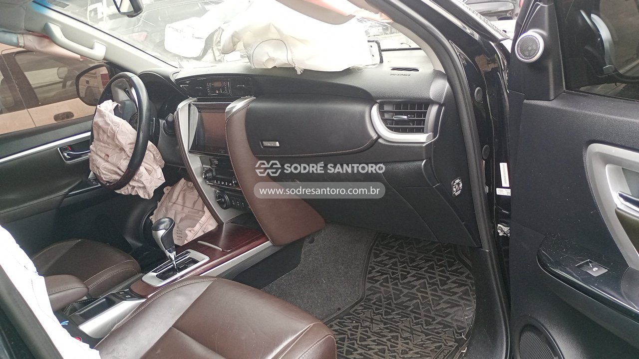 Toyota Hilux Swsrxa4fd - 2016/2016 — foto 8 de 12