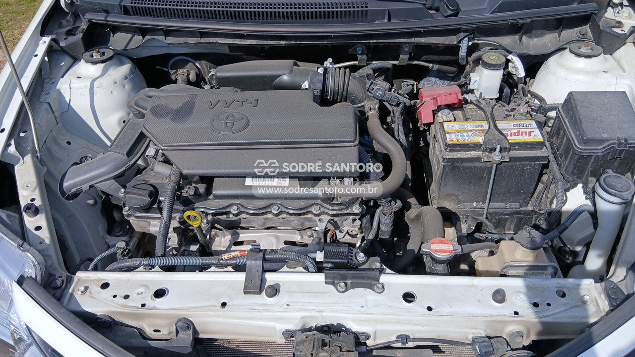 Toyota Etios HB X 13l MT - 2017/2018 — foto 5 de 12