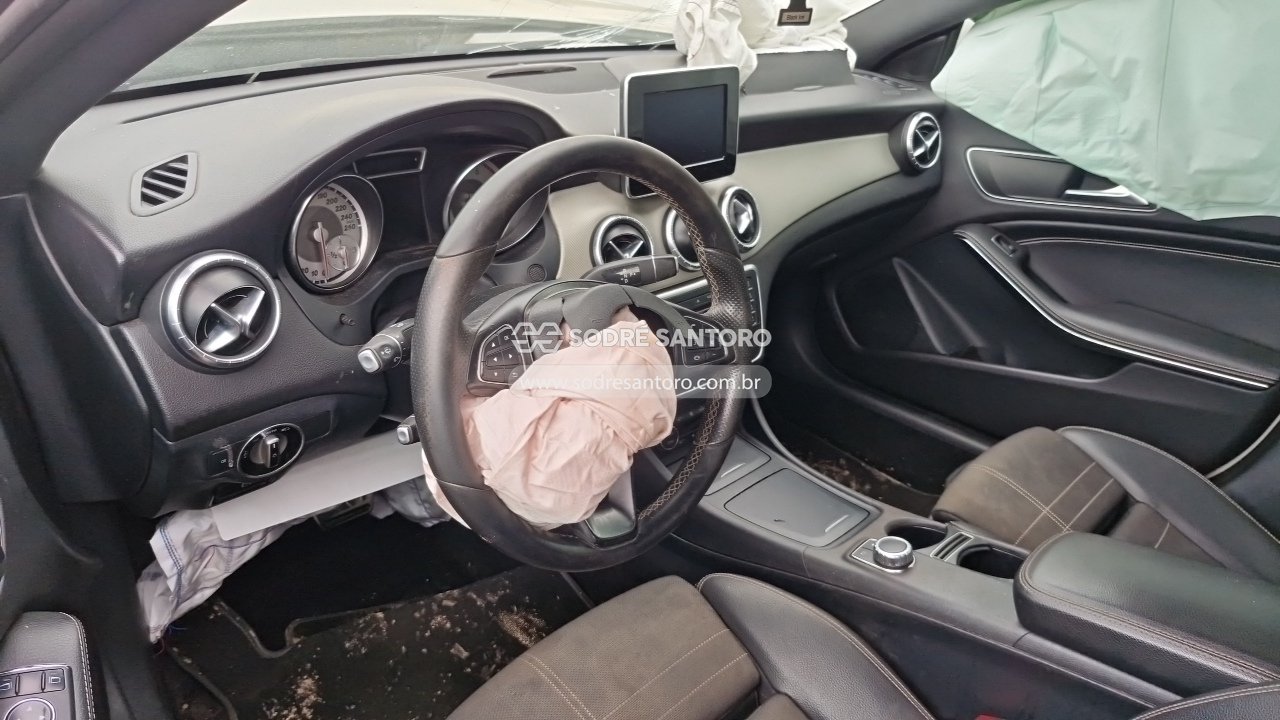 Mercedes-benz Cla200ff - 2015/2016 — foto 6 de 12