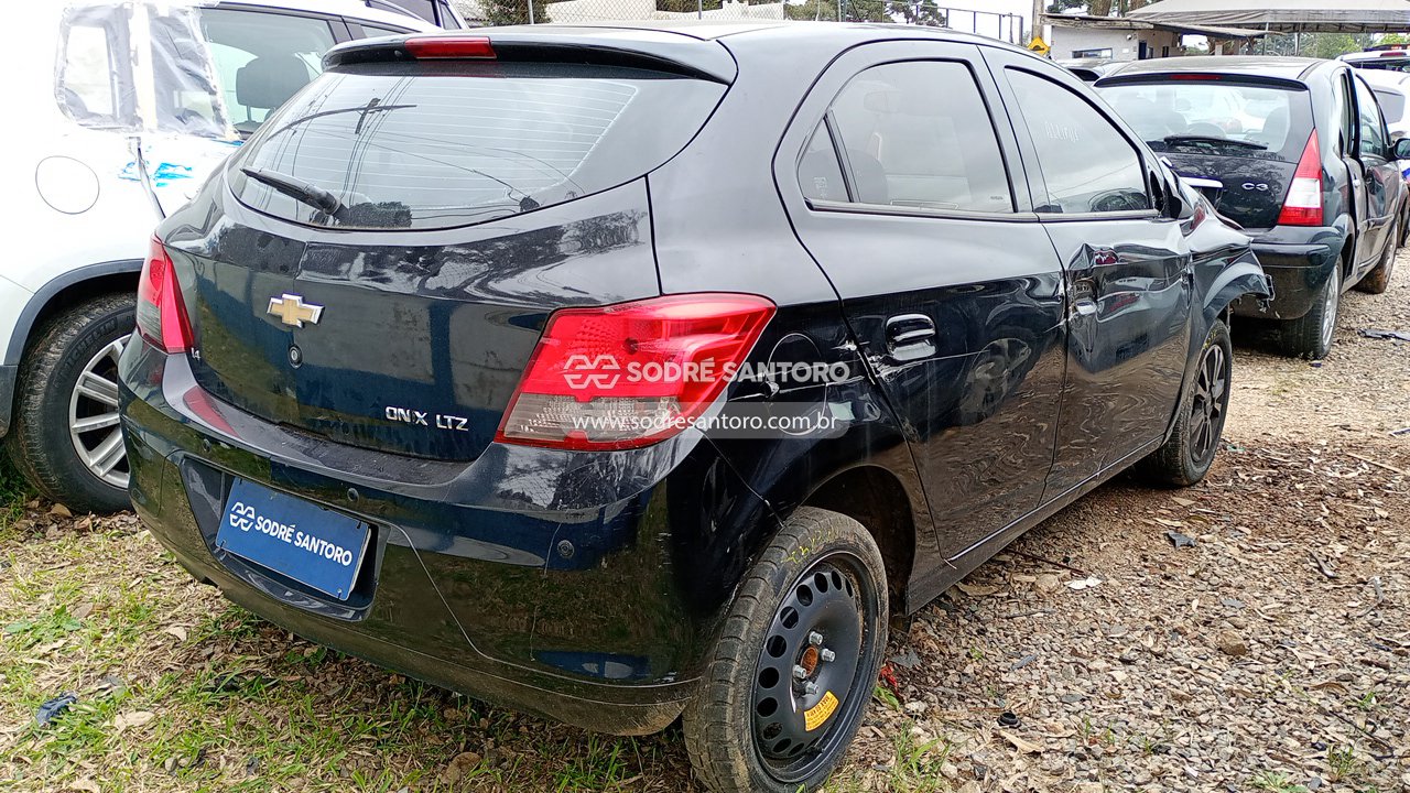 Chevrolet Onix 1.4mt Ltz - 2015/2016 — foto 4 de 12