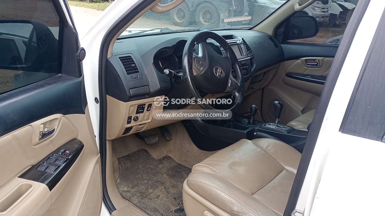 Toyota Hiluxsw4 Srv4x4 - 2013/2014 — foto 6 de 12