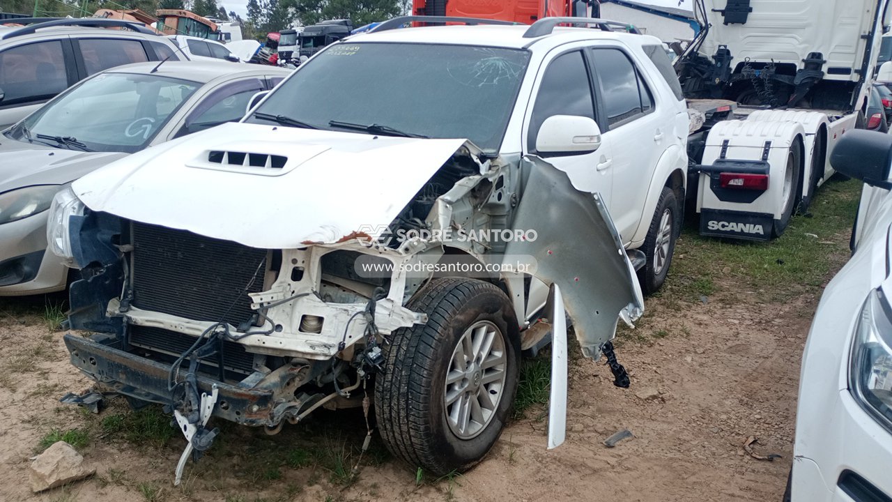 Toyota Hiluxsw4 Srv4x4 - 2013/2014 — foto 3 de 12