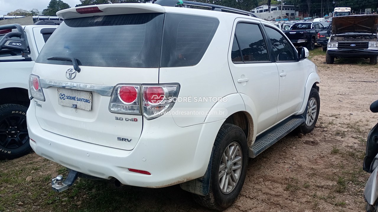 Toyota Hiluxsw4 Srv4x4 - 2013/2014 — foto 4 de 12