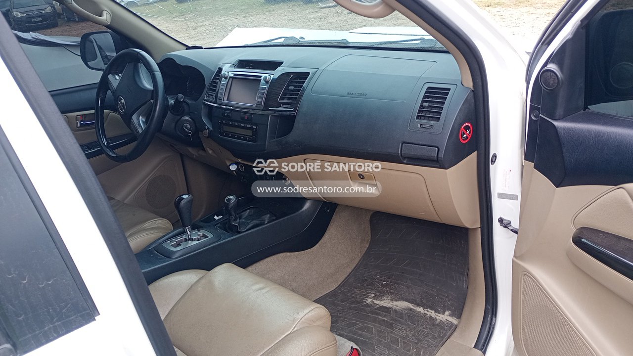 Toyota Hiluxsw4 Srv4x4 - 2013/2014 — foto 8 de 12