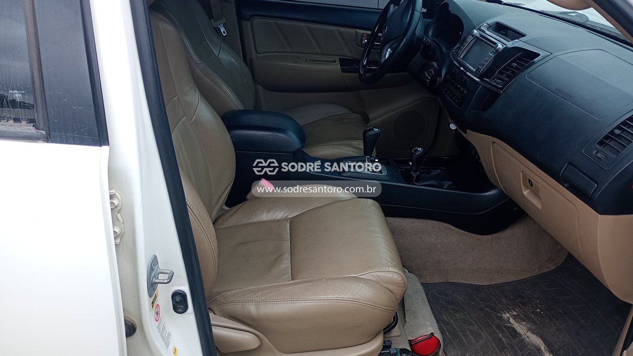 Toyota Hiluxsw4 Srv4x4 - 2013/2014 — foto 9 de 12