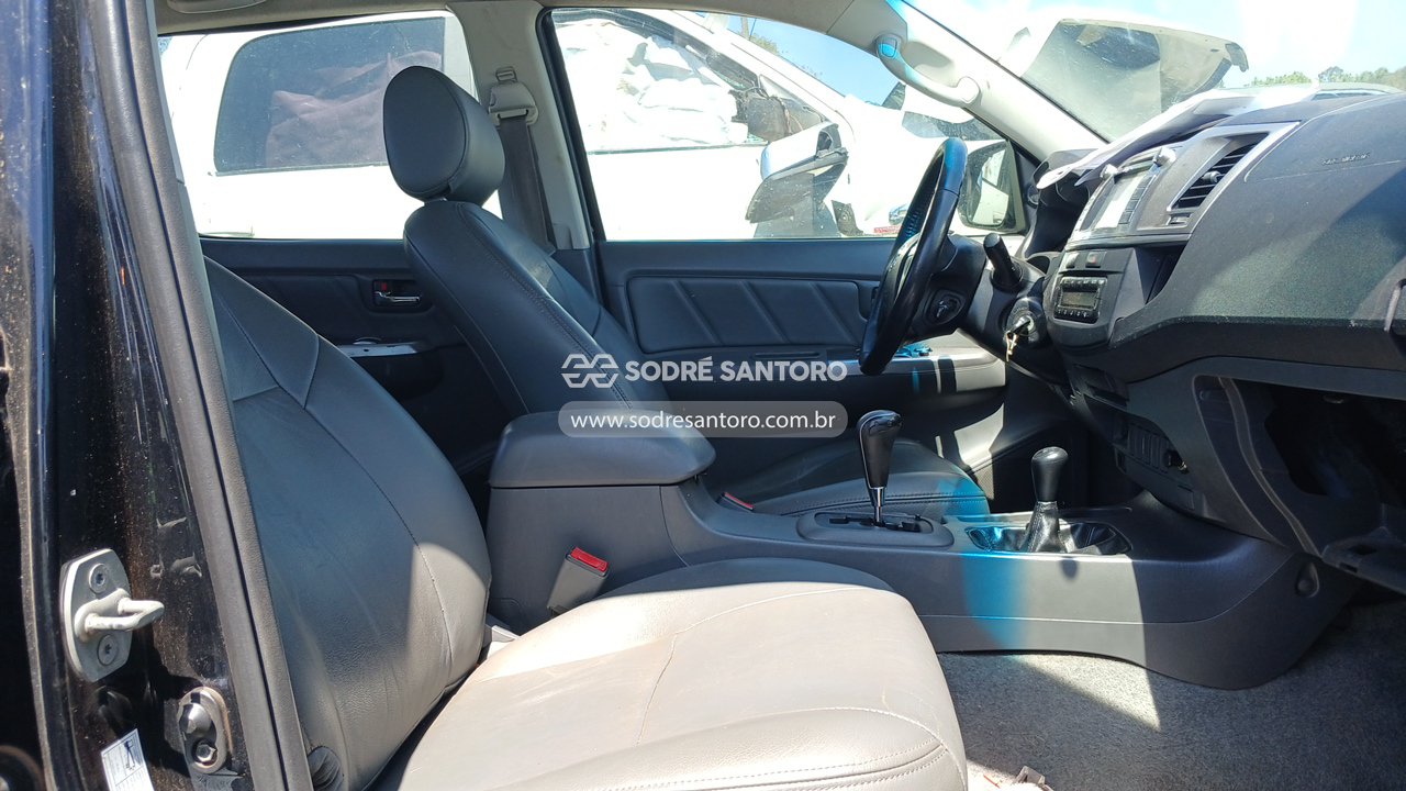 Toyota Hilux Cd4x4 Srv - 2014/2015 — foto 9 de 12