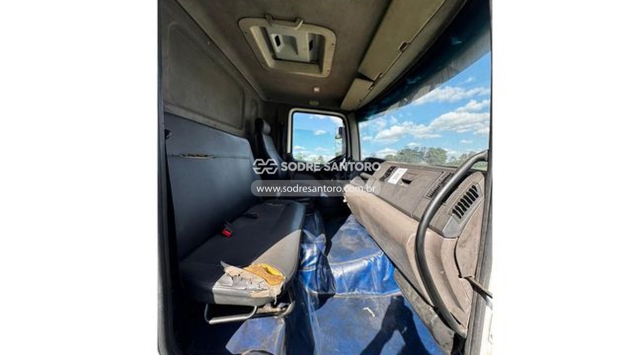 Foto 10 de 13: VOLKSWAGEN - 17.280 CRM 4X2 4P 2015/2016