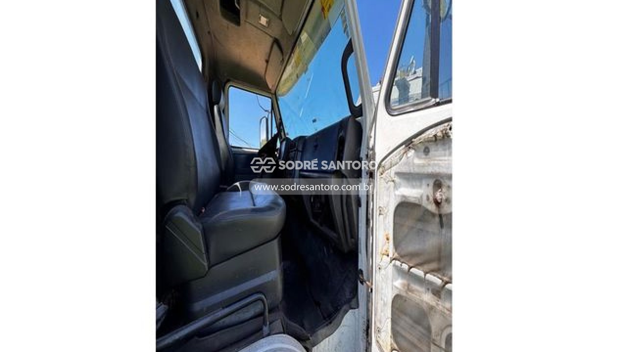 Foto 11 de 13: VOLKSWAGEN - 17.230 WORKER 4X2 2015/2016