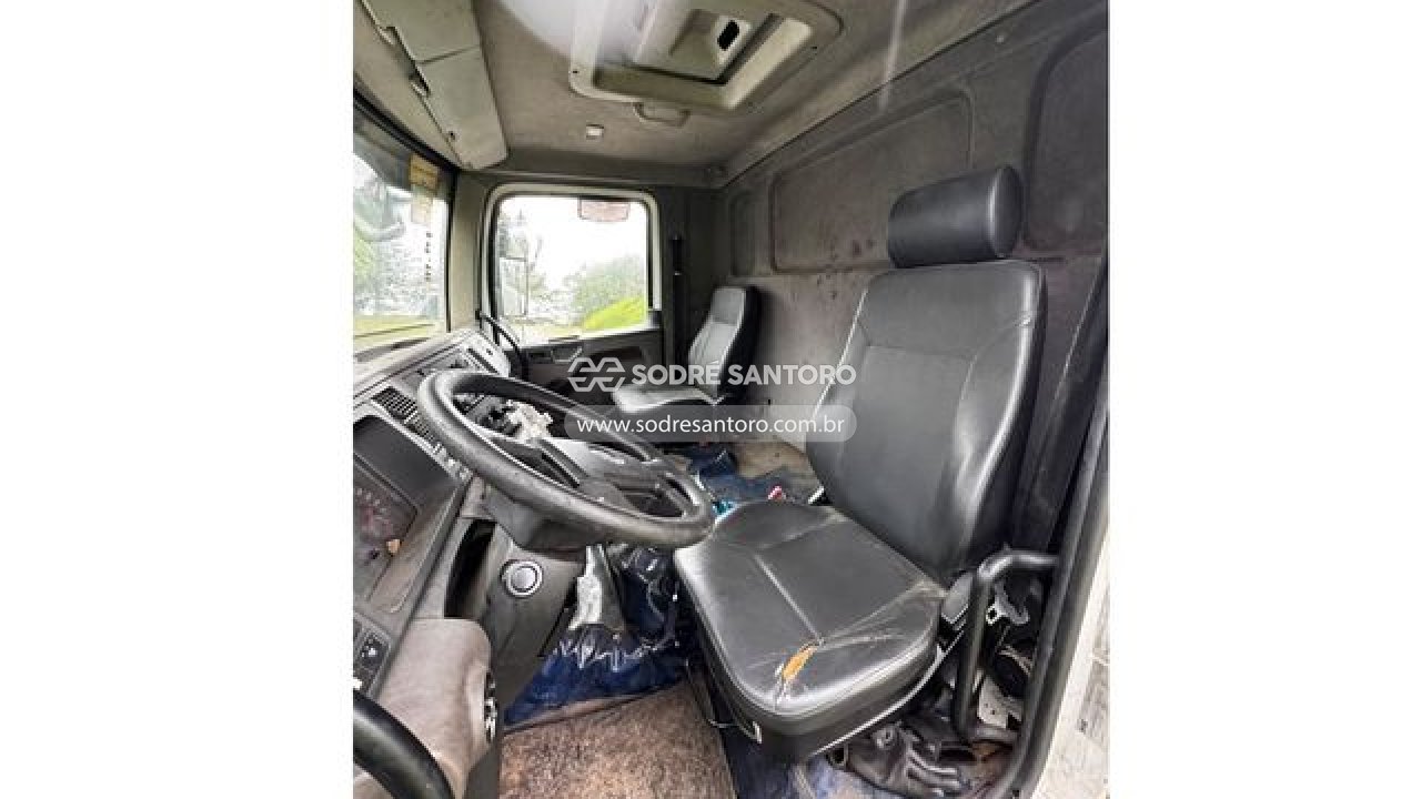 Foto 8 de 11: VOLKSWAGEN - 17.260 CRM 4X2 4P 2017/2018