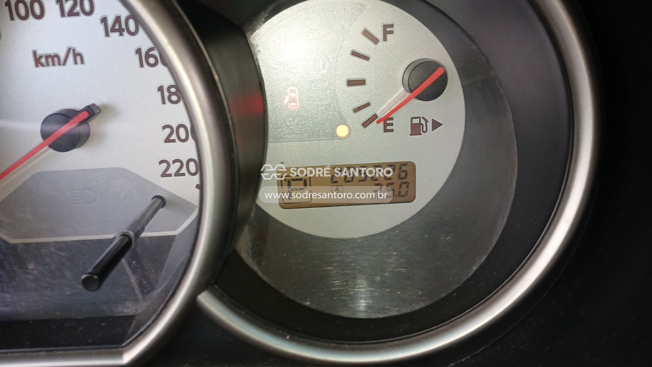 Foto 7 de 13: NISSAN - GRAND LIVINA 2012/2013