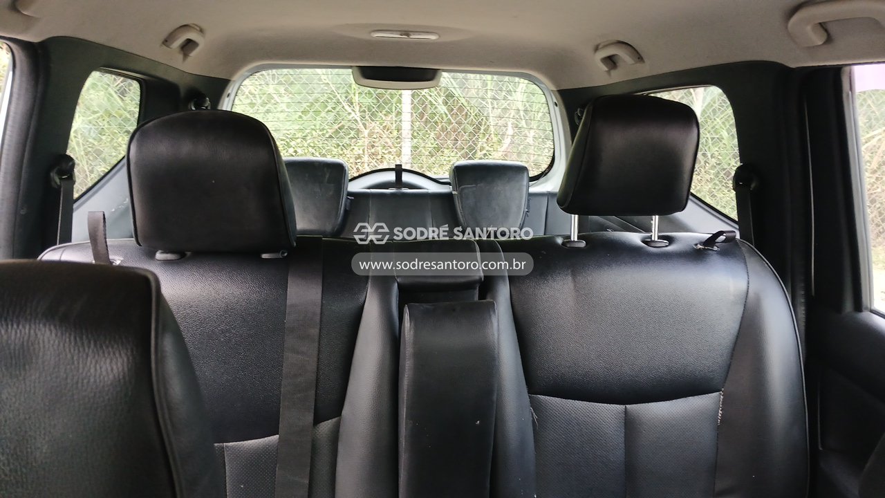 Foto 11 de 13: NISSAN - GRAND LIVINA 2012/2013