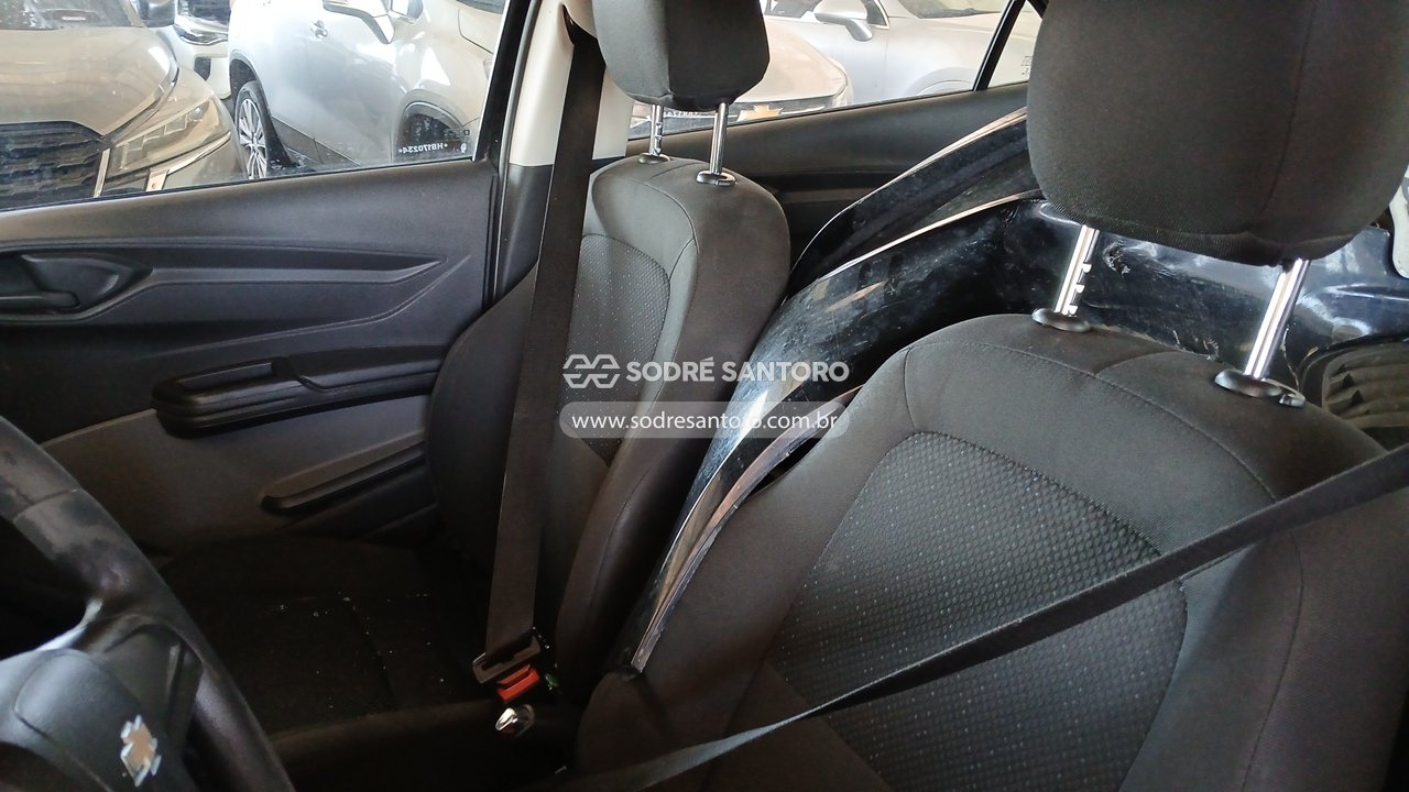 Foto 9 de 13: CHEVROLET - ONIX 2016/2017