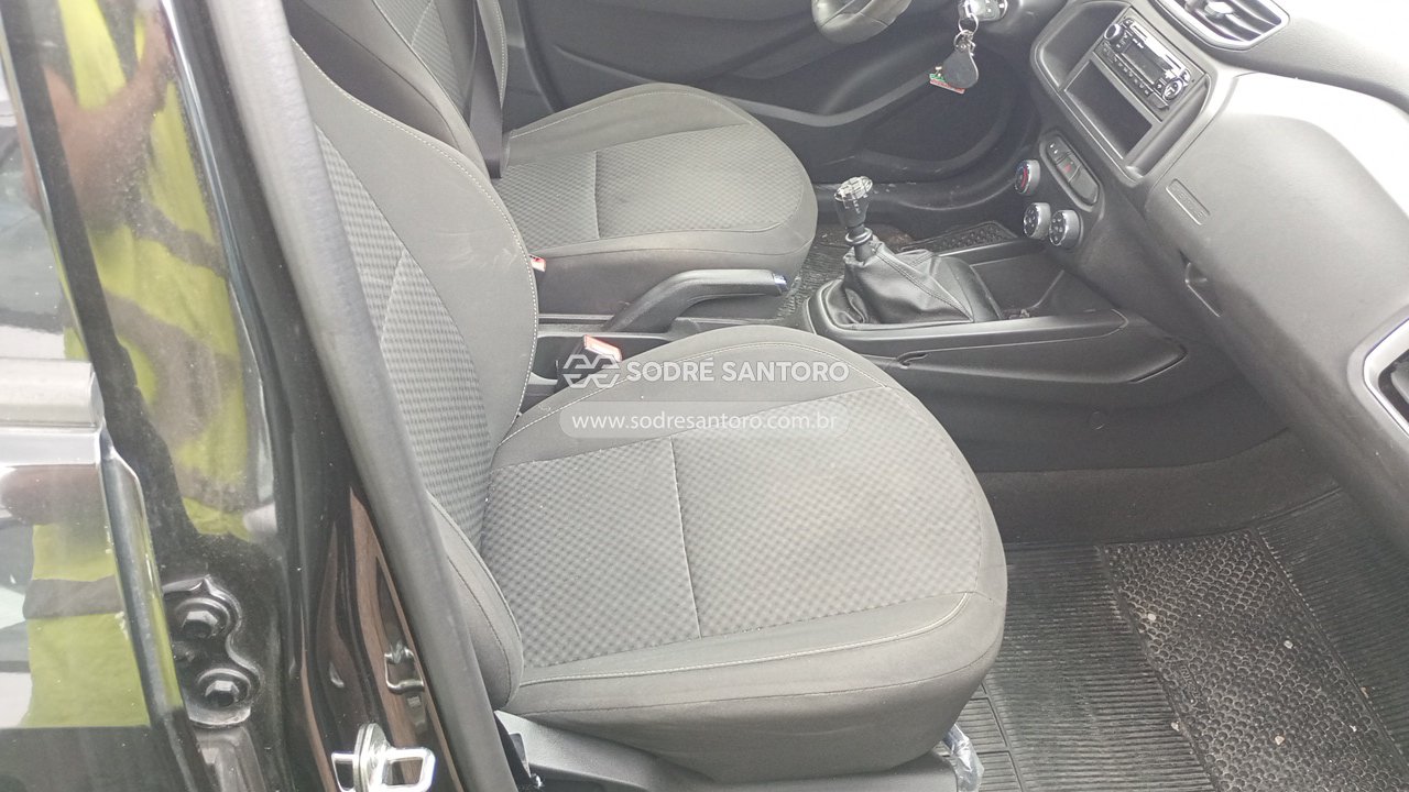 Foto 9 de 13: CHEVROLET - ONIX 1.0MT LT 2017/2017