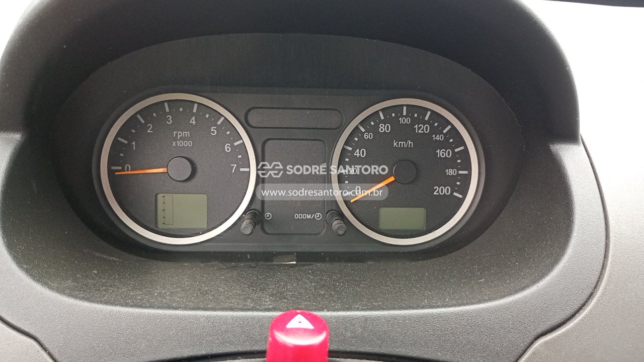 Foto 7 de 13: FORD - FIESTA SEDAN SC 2004/2005