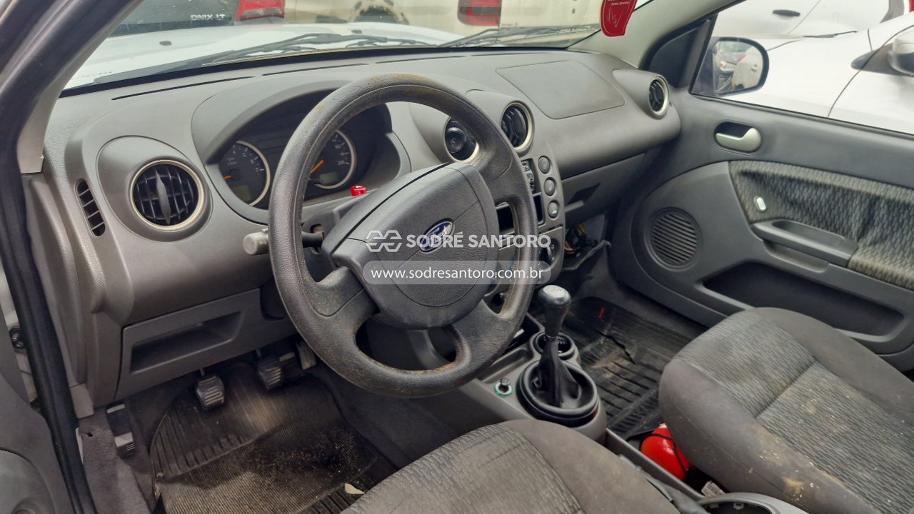 Foto 6 de 13: FORD - FIESTA SEDAN SC 2004/2005