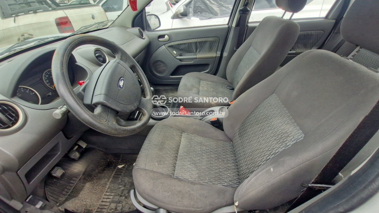 Foto 9 de 13: FORD - FIESTA SEDAN SC 2004/2005