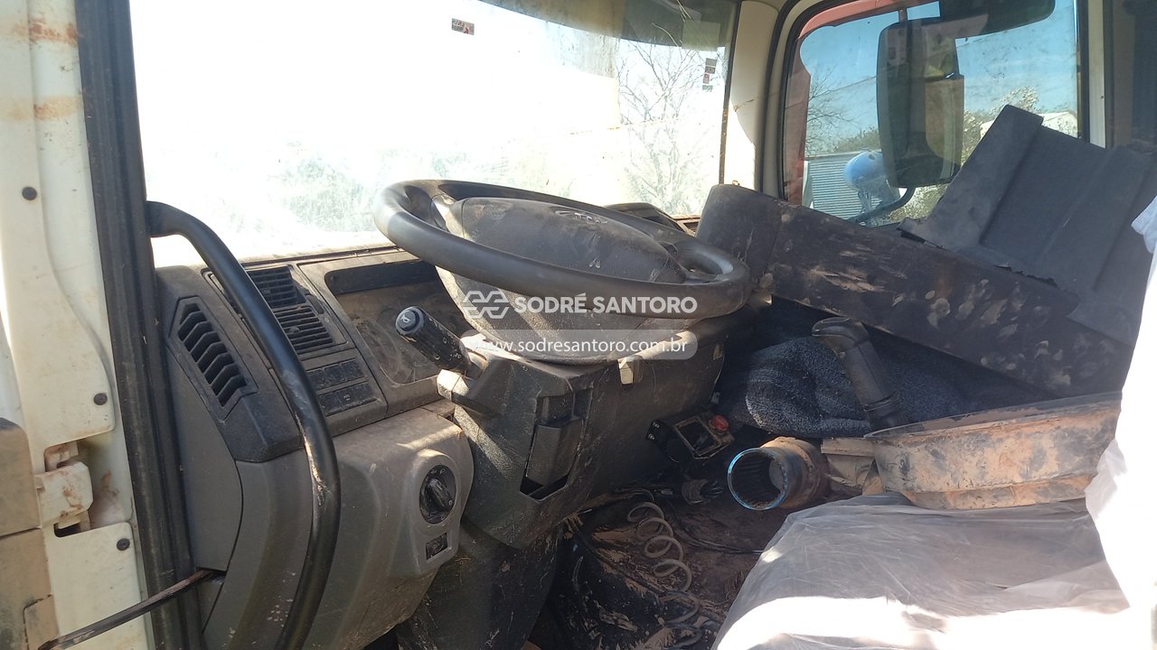 Foto 7 de 13: VOLKSWAGEN - 27.260 CRM 6X4 2023/2024