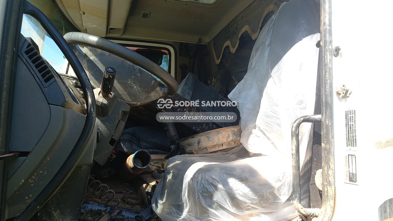 Foto 9 de 13: VOLKSWAGEN - 27.260 CRM 6X4 2023/2024
