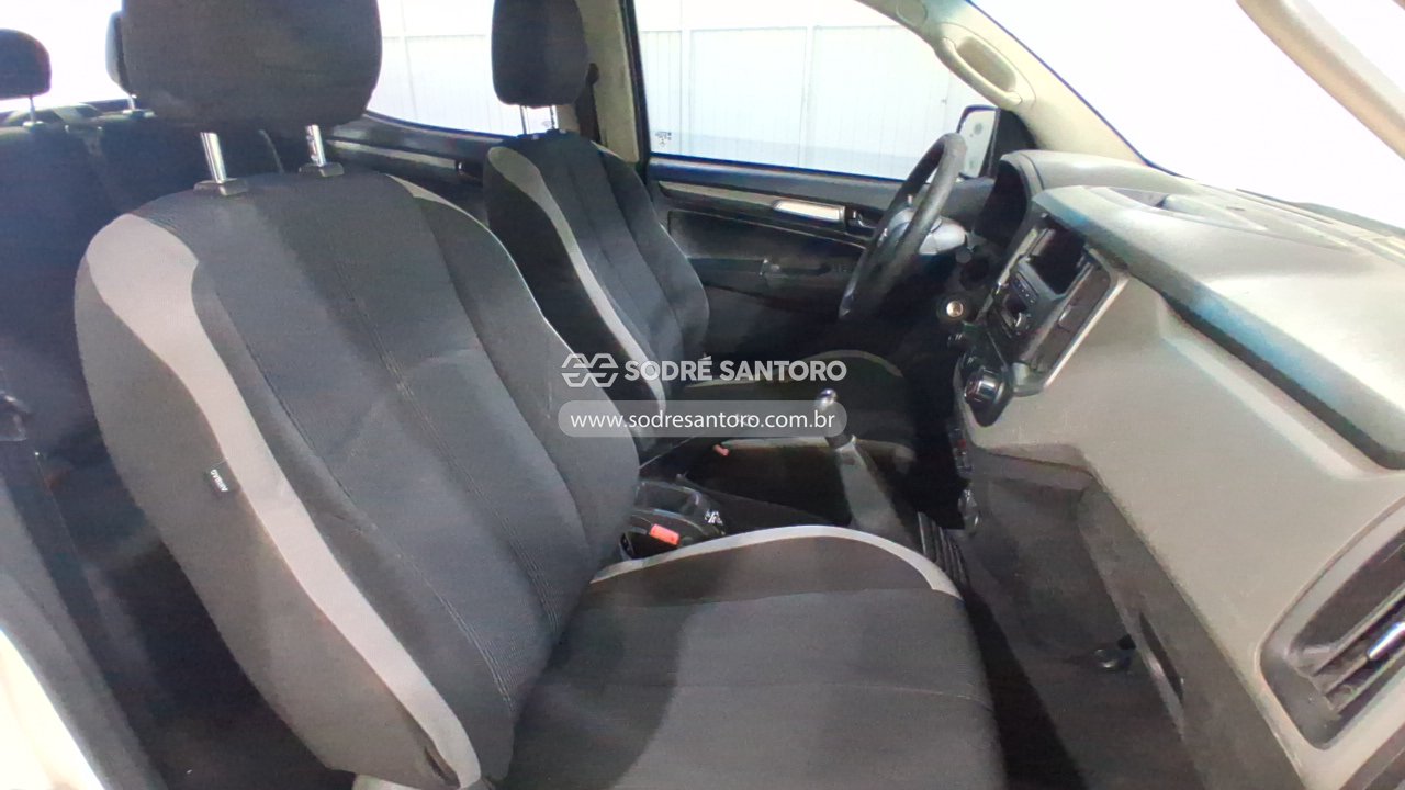 Foto 9 de 13: CHEVROLET - S10 LS 2022/2023