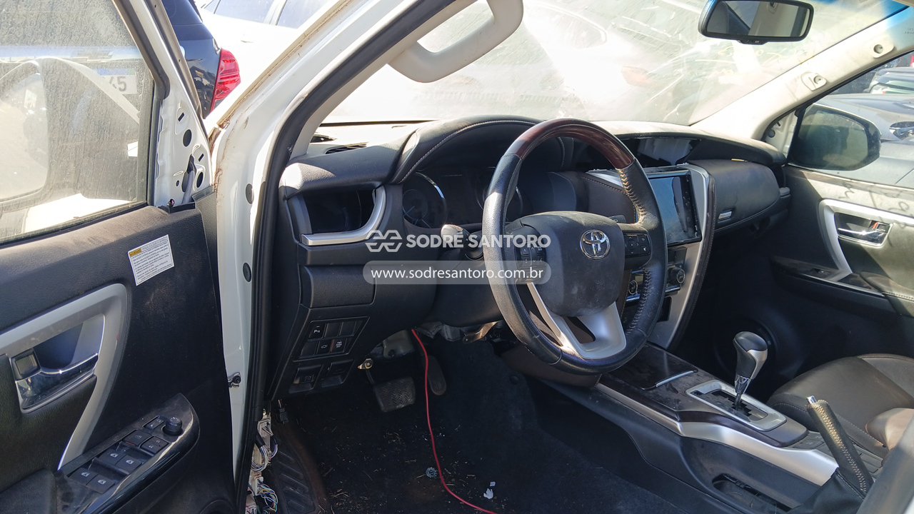 Foto 6 de 13: TOYOTA - HILUX 2019/2020