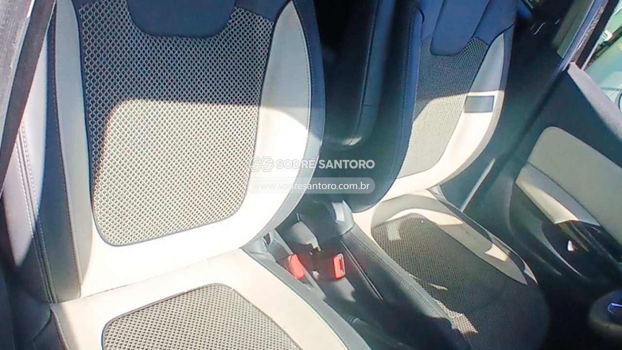 Foto 9 de 13: RENAULT - CAPTUR INTEN 16A 2018/2019