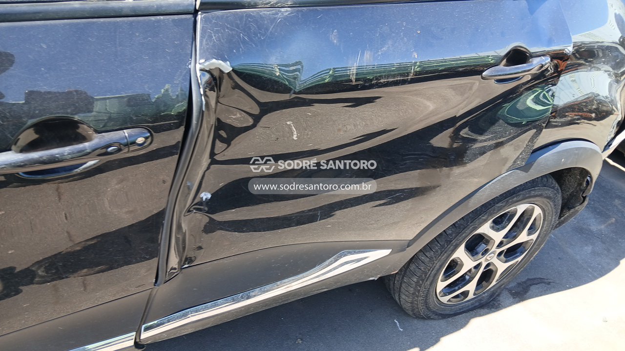 Foto 10 de 13: RENAULT - CAPTUR INTEN 16A 2018/2019