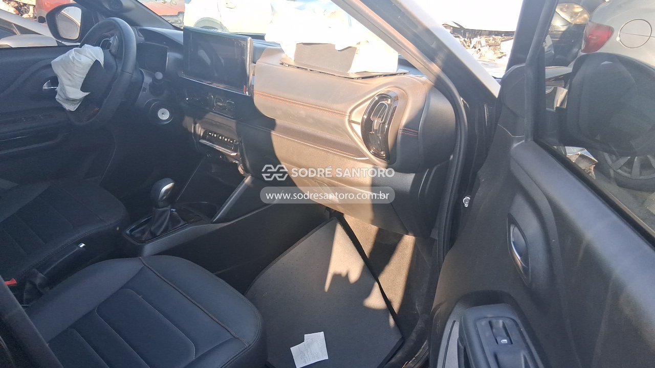 Foto 8 de 13: CITROEN - BASALT T200 DARK 2025/2026