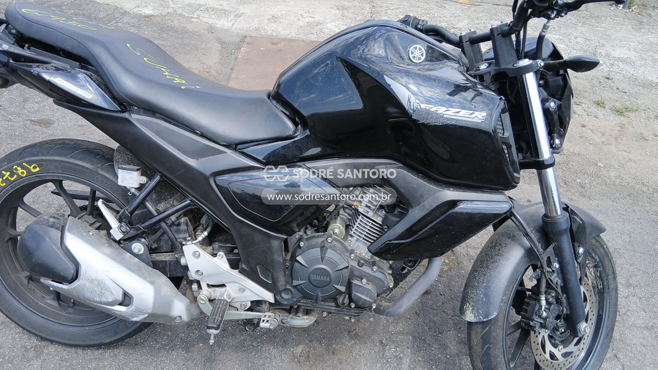 Foto 6 de 10: YAMAHA - FZ15 FAZER ABS 2023/2024
