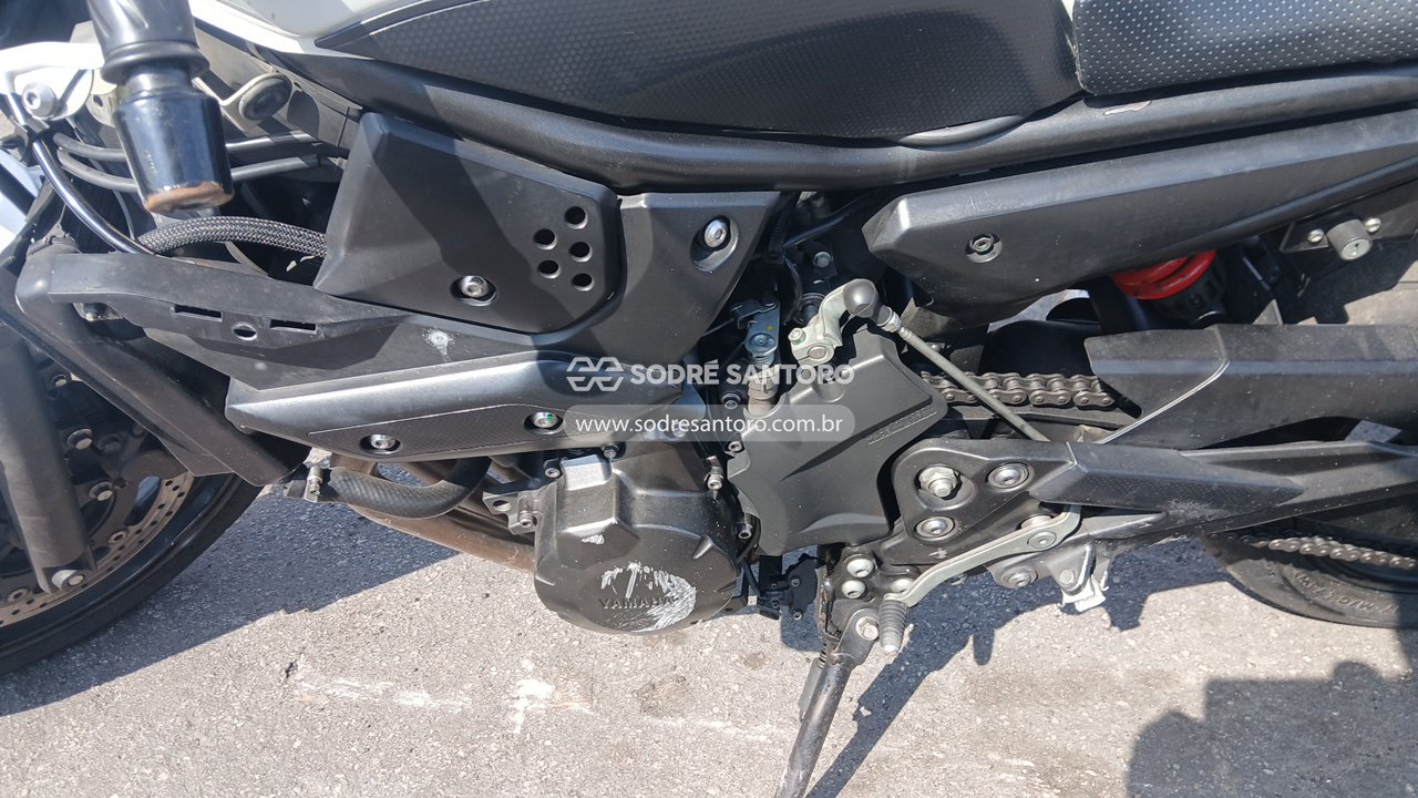 Foto 6 de 9: YAMAHA - XJ6 N 2011/2012