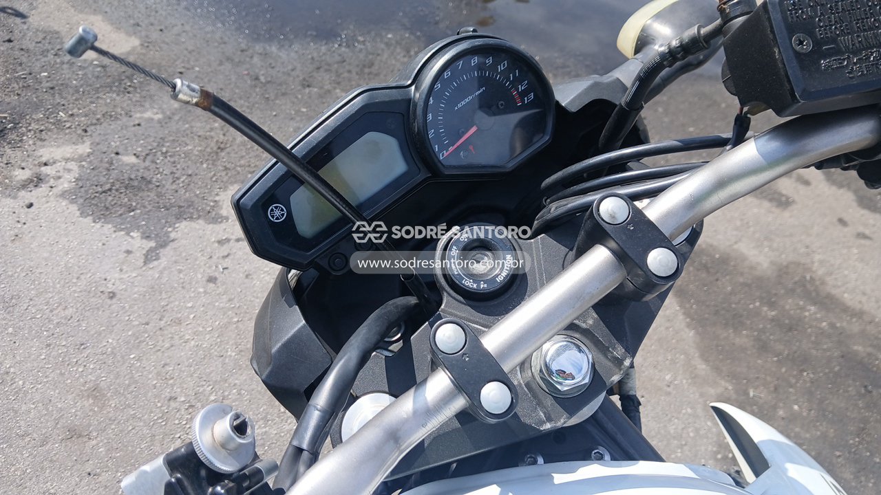 Foto 7 de 9: YAMAHA - XJ6 N 2011/2012
