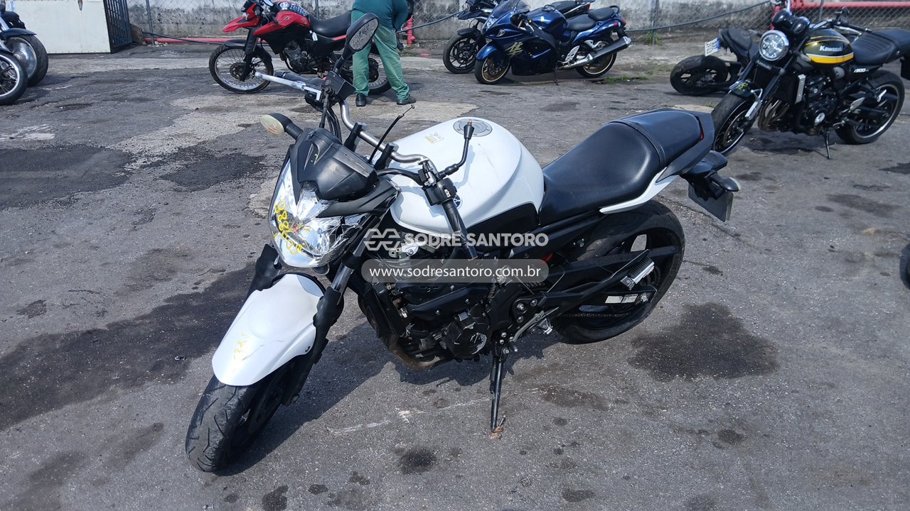 Foto 3: YAMAHA - XJ6 N 2011/2012